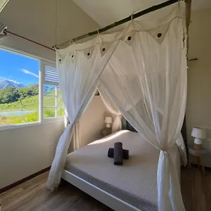 Séjour chez l'habitant Et Sdb Privative Roucou Vue Mont Pelee Dans Maison Partagee, Le Morne-Rouge